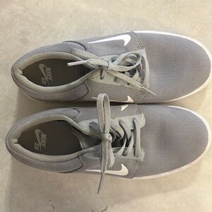 NIKE SB Portmore Skate Shoe Woman’s Size 5.5 Wolf Grey White Sole